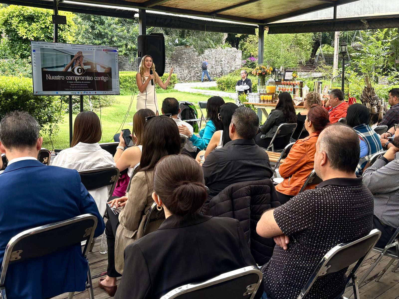 Evento de TARA Real Estate con asesores y clientes